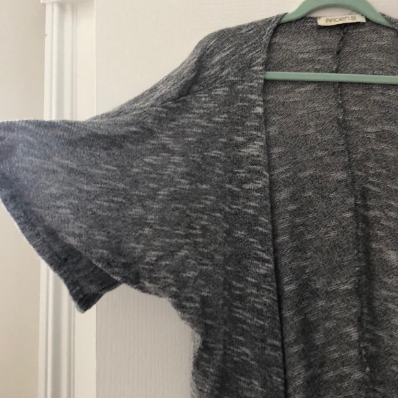 Arden B short sleeve cardigan gray and white xs/s - Picture 4 of 4